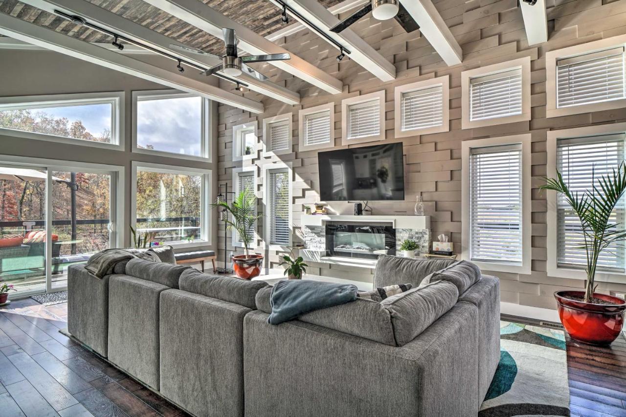 Spacious Sevierville Home With Hot Tub! Екстериор снимка