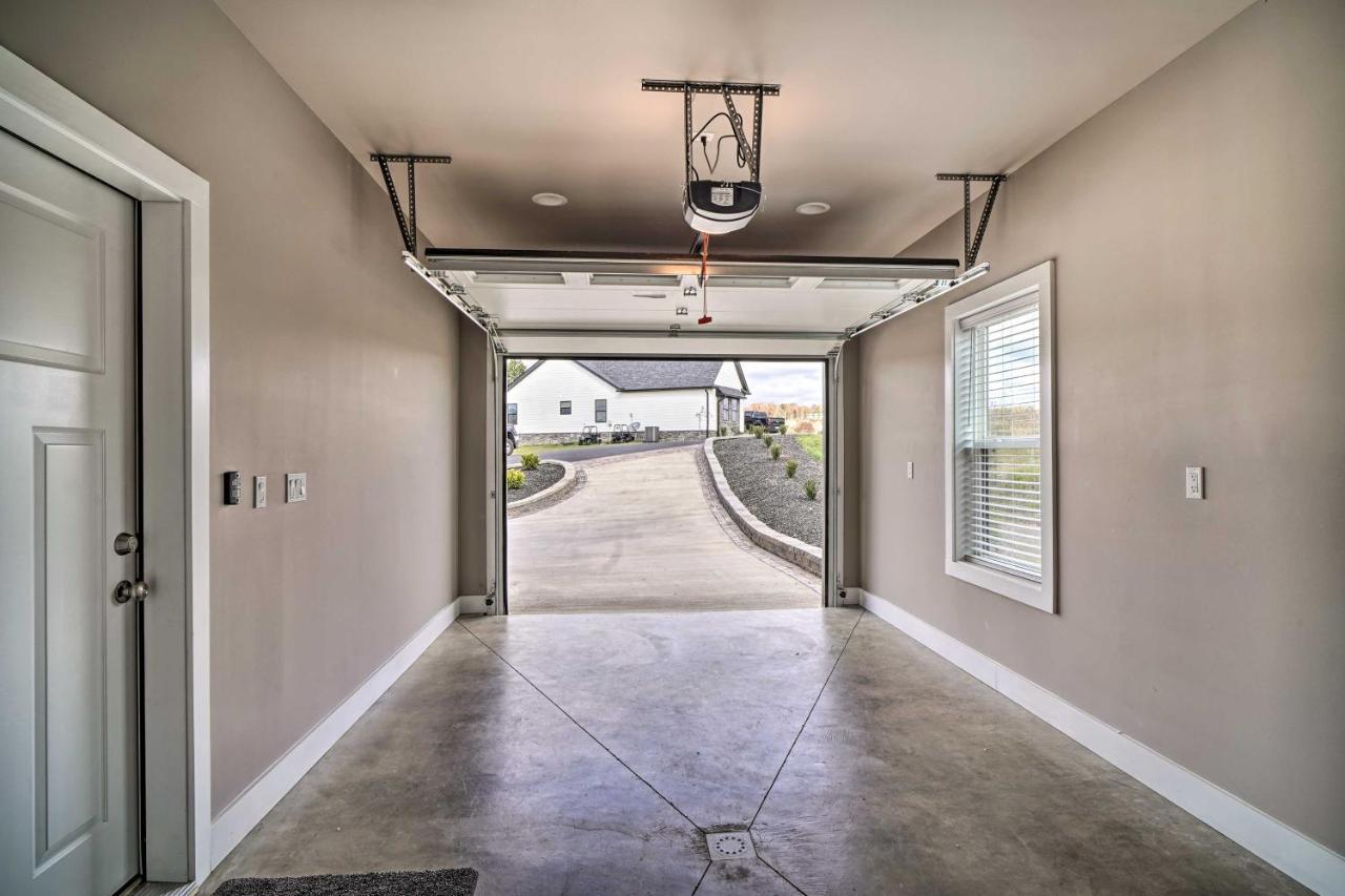 Spacious Sevierville Home With Hot Tub! Екстериор снимка