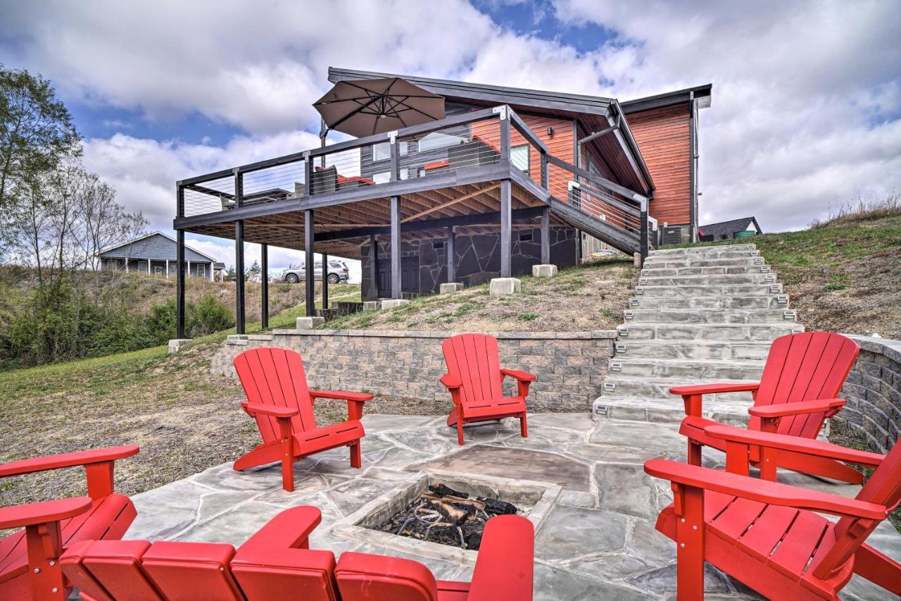 Spacious Sevierville Home With Hot Tub! Екстериор снимка