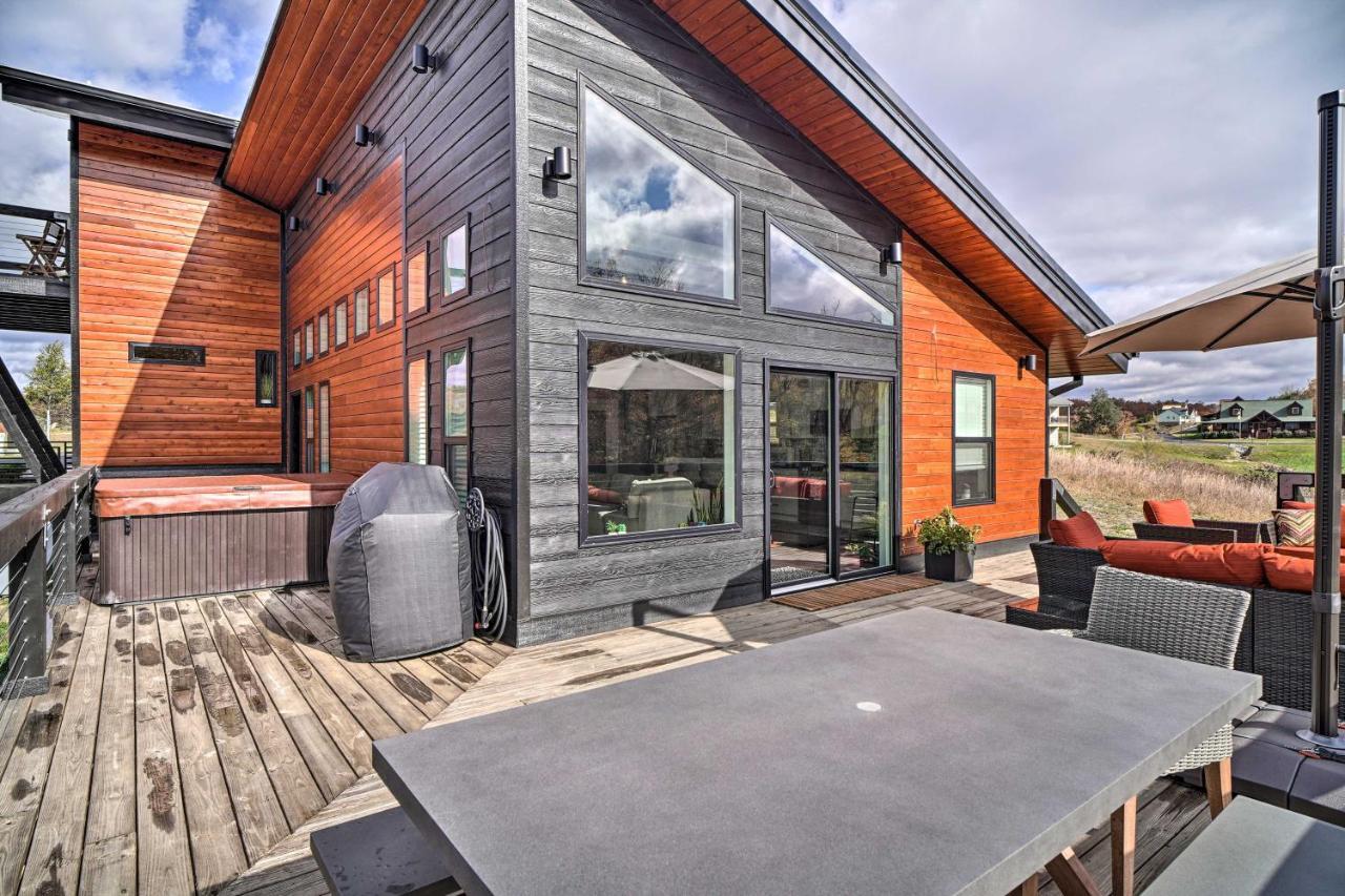 Spacious Sevierville Home With Hot Tub! Екстериор снимка
