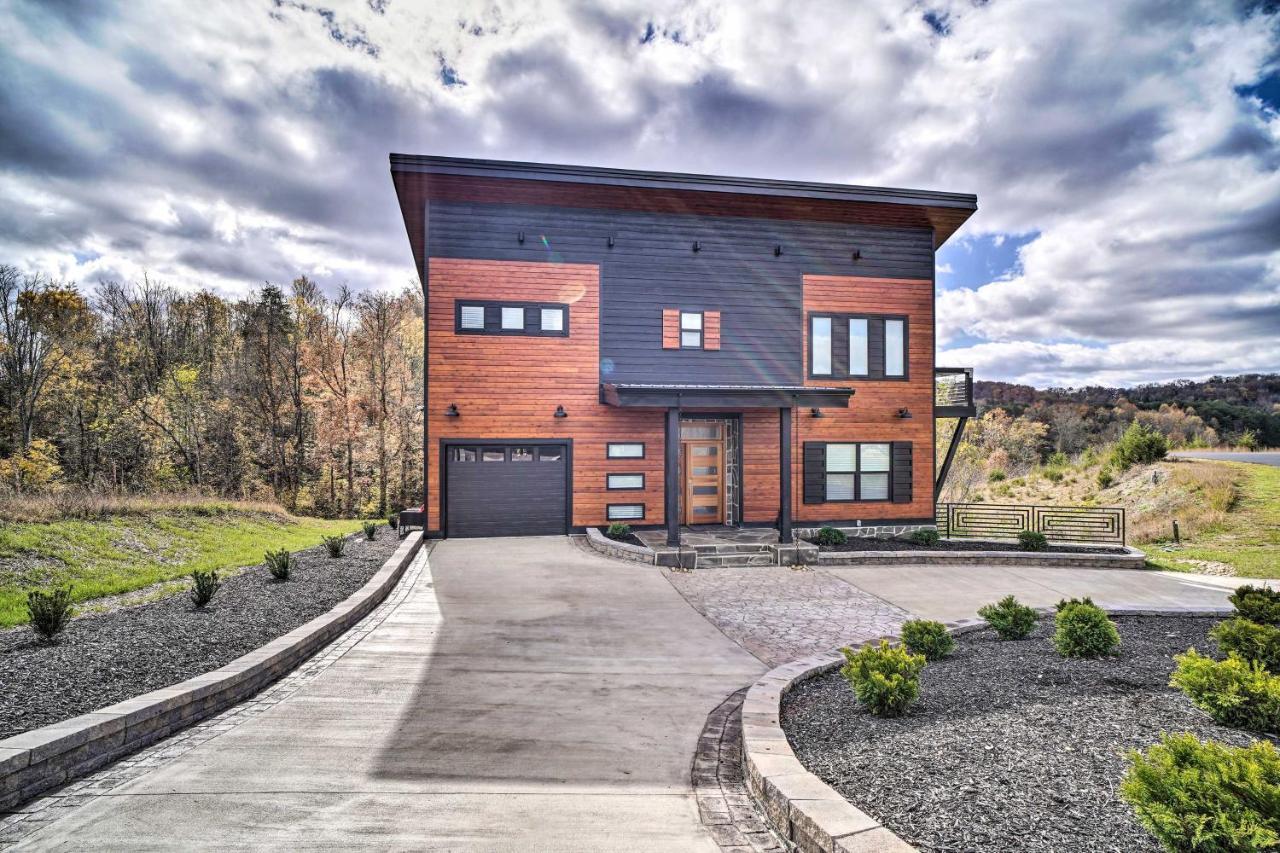 Spacious Sevierville Home With Hot Tub! Екстериор снимка